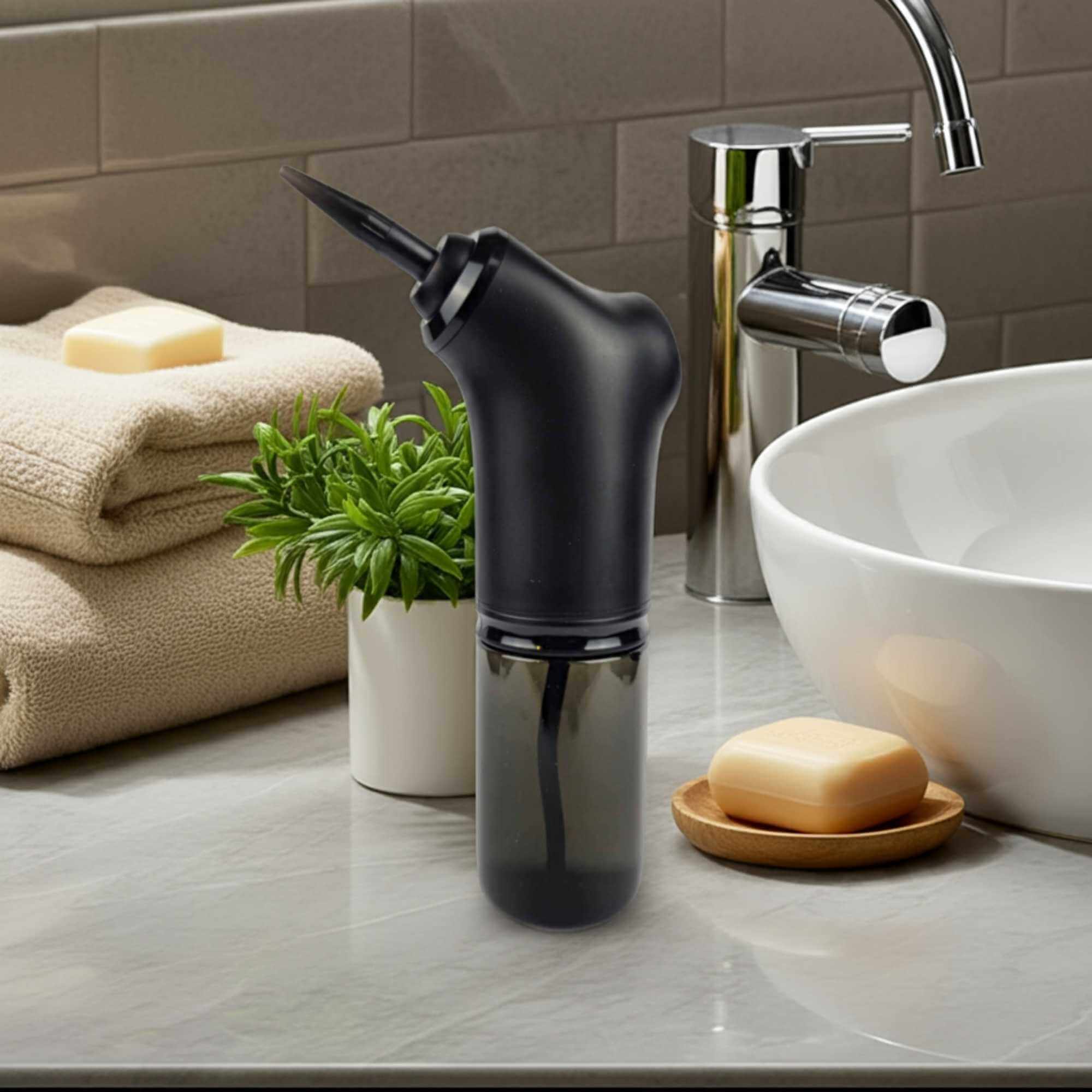 Electric ear wax cleaner set with water tank and tips