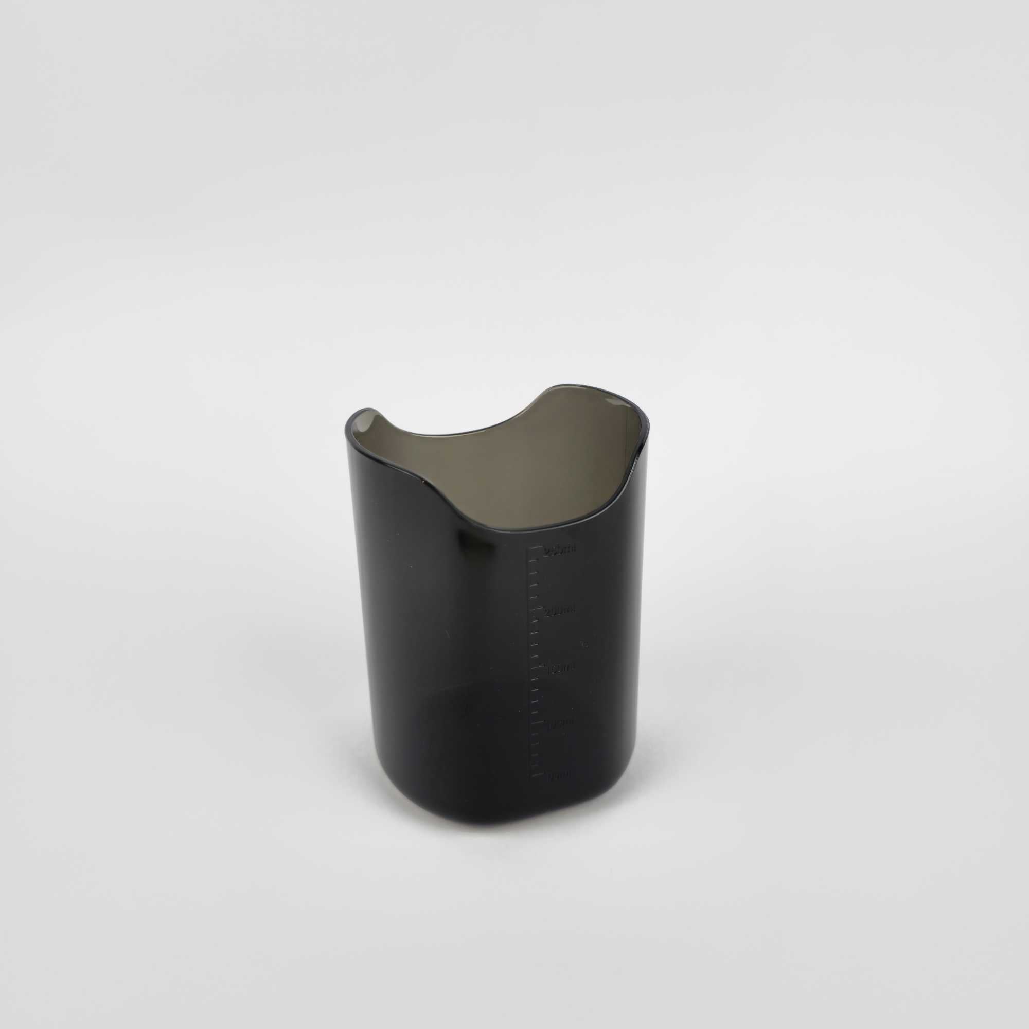 Measuring cup for electric ear wax cleaner water collection